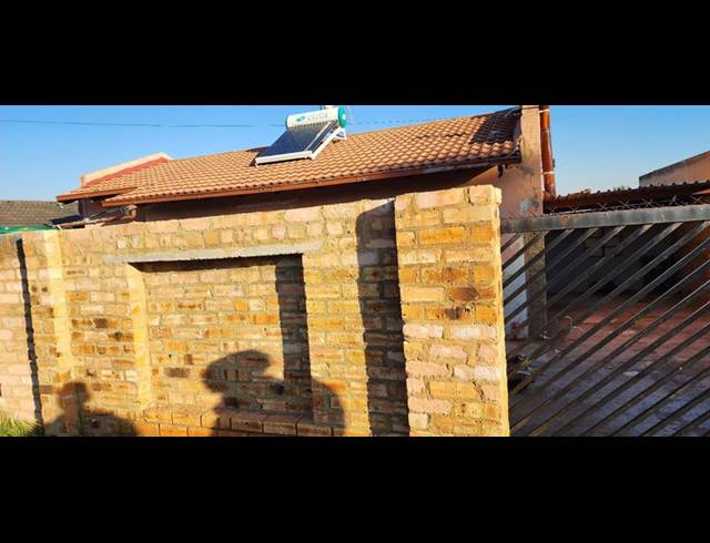 2 BEDROOM HOUSE FOR SALE IN TOEKOMSRUS